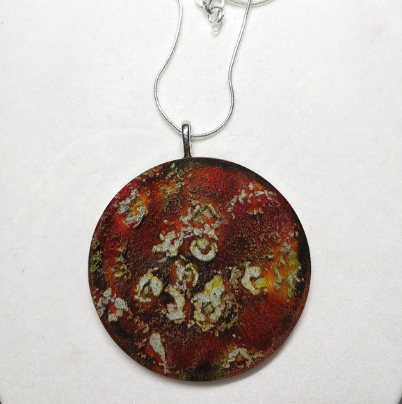 *Sale* Necklace Round Red, Silver and Green - Picture 3 of 3